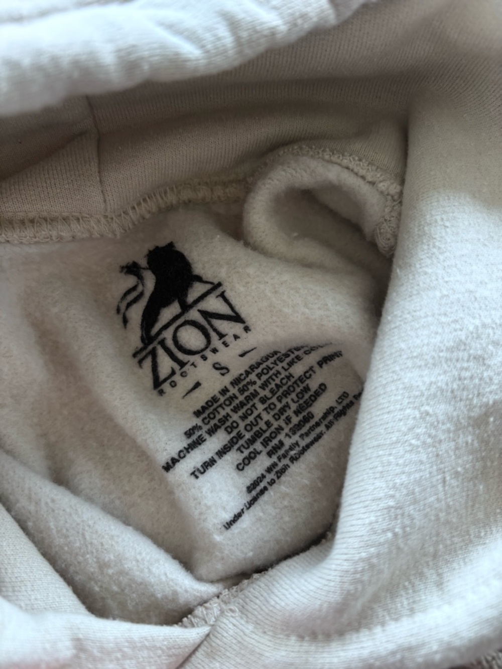 Willie Nelson Cream Graphic Hoodie Size Small “sold out at Urban Outfitters” - Picture 7 of 7